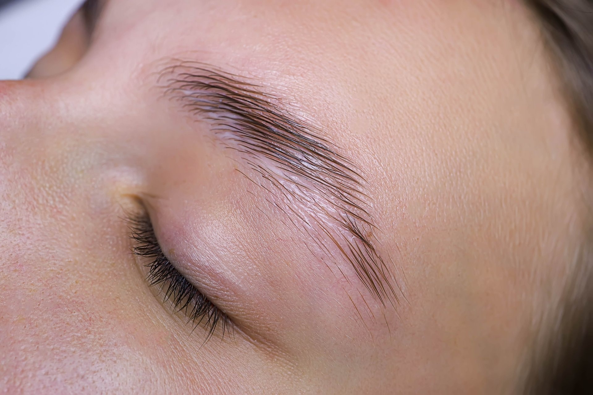 Laminated brows kod kuće: DIY vodič za salon rezultat