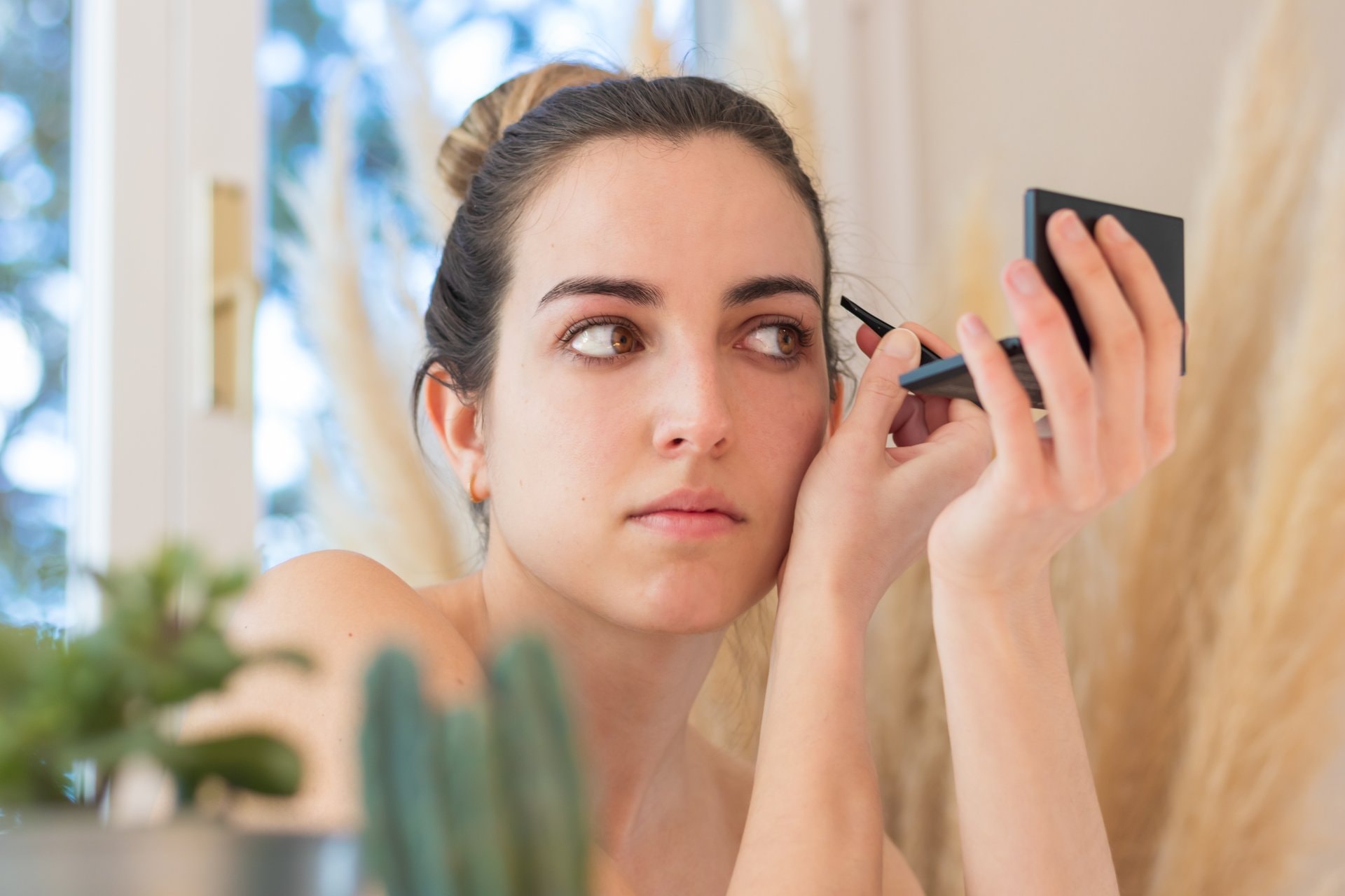 Anti-clean estetika: make-up trend koji ruši sva pravila 💥