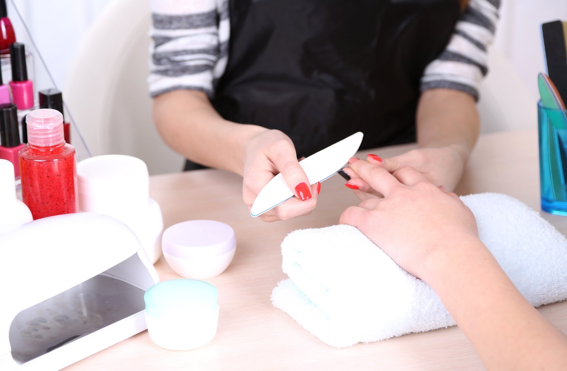 Aura nails: manikir s efektom unutrašnjeg sjaja