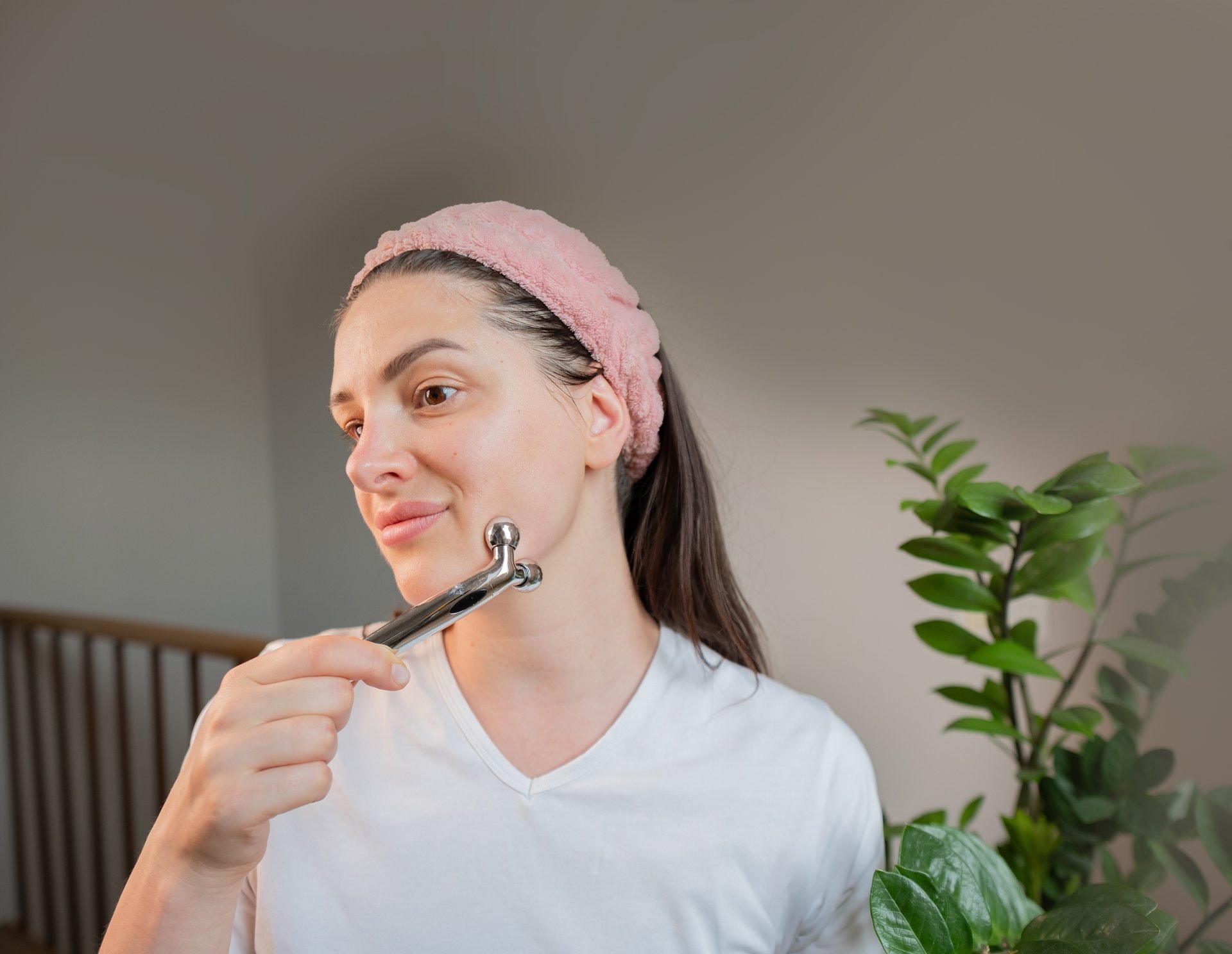 Dermaplaning kod kuće: sigurno uklanjanje dlačica i peeling