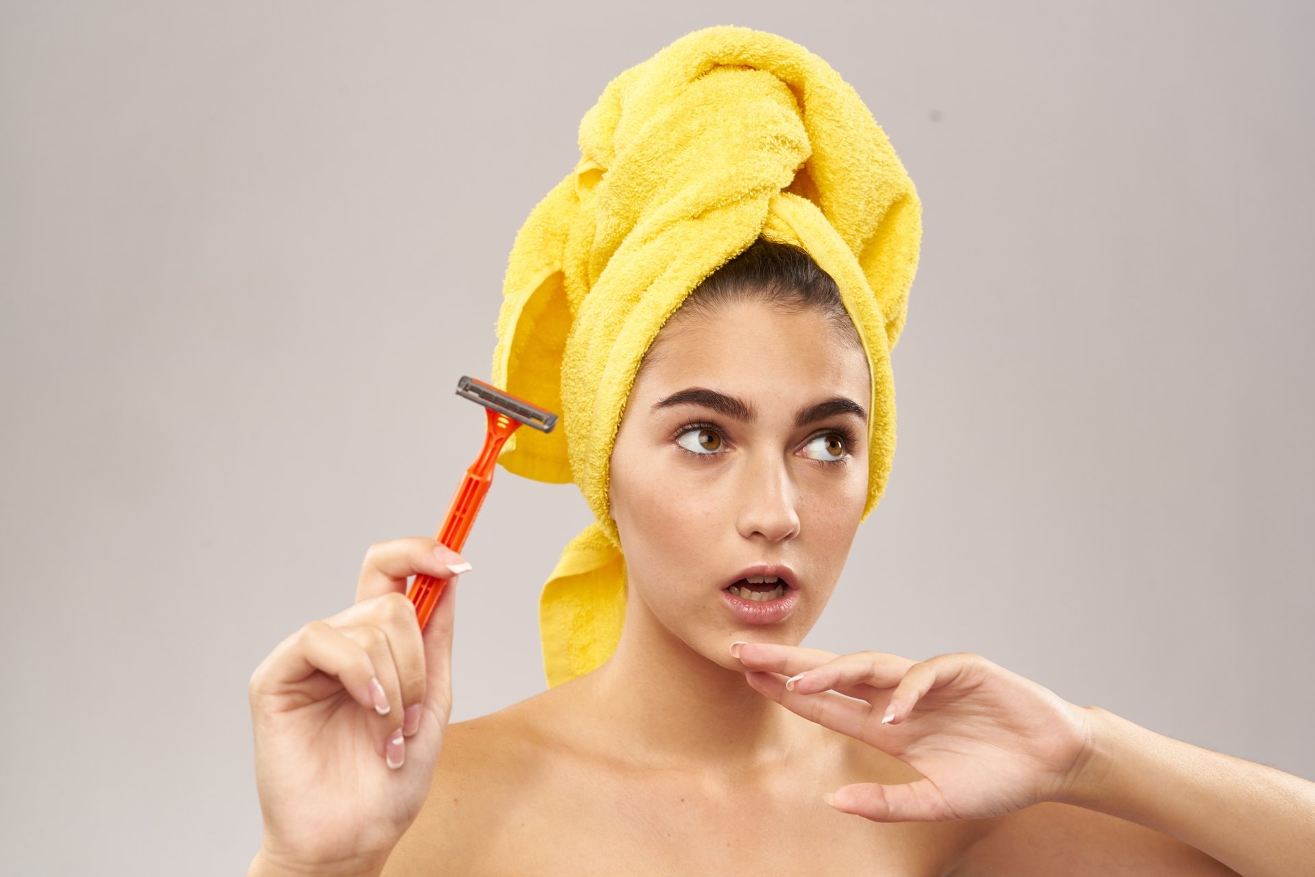 Dermaplaning kod kuće: sigurno uklanjanje dlačica i peeling