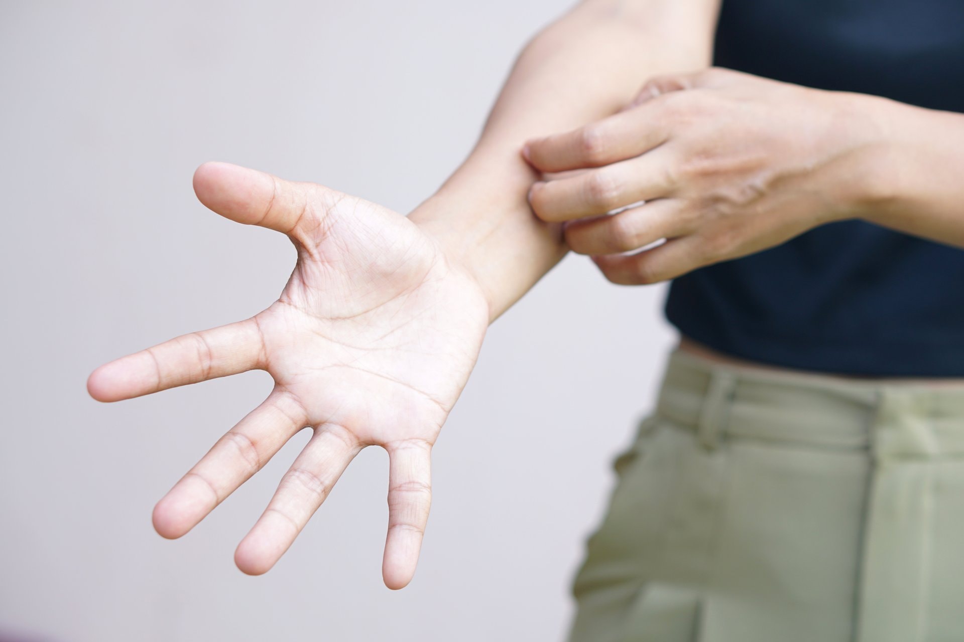 Dermatitis na rukama: uzroci, njega i zaštita kože svaki dan