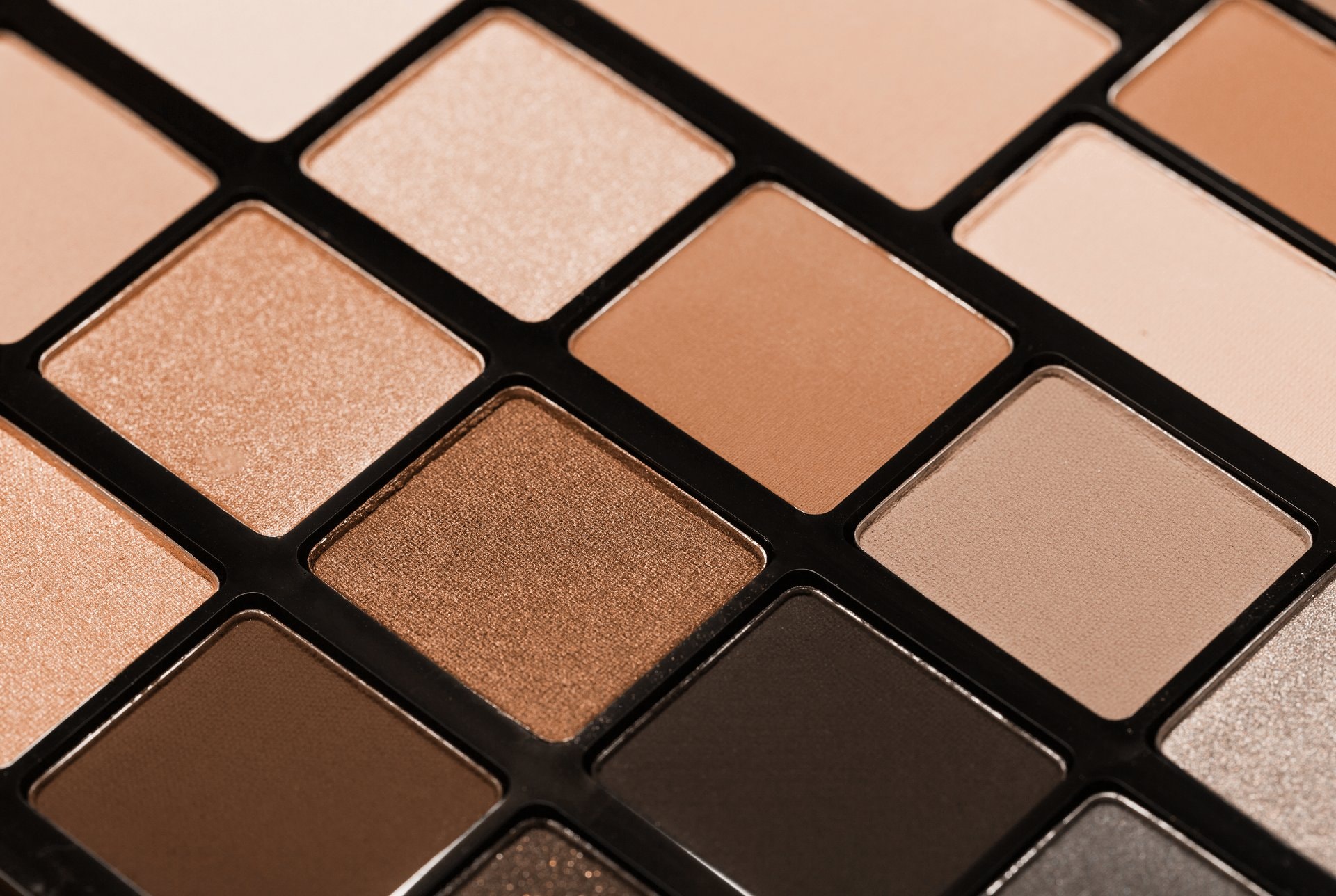 Šta je i kako nositi Espresso make-up?
