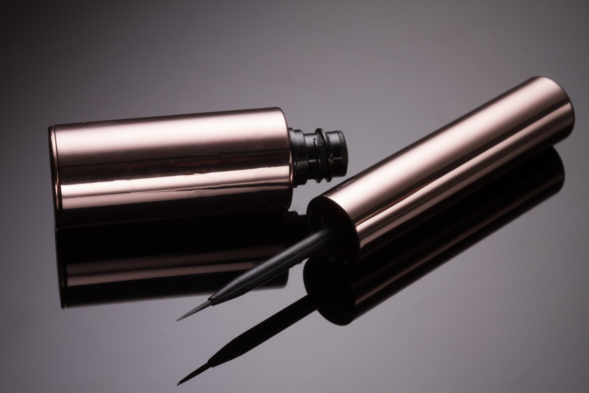 Full-circle eyeliner: trend koji naglašava cijelo oko