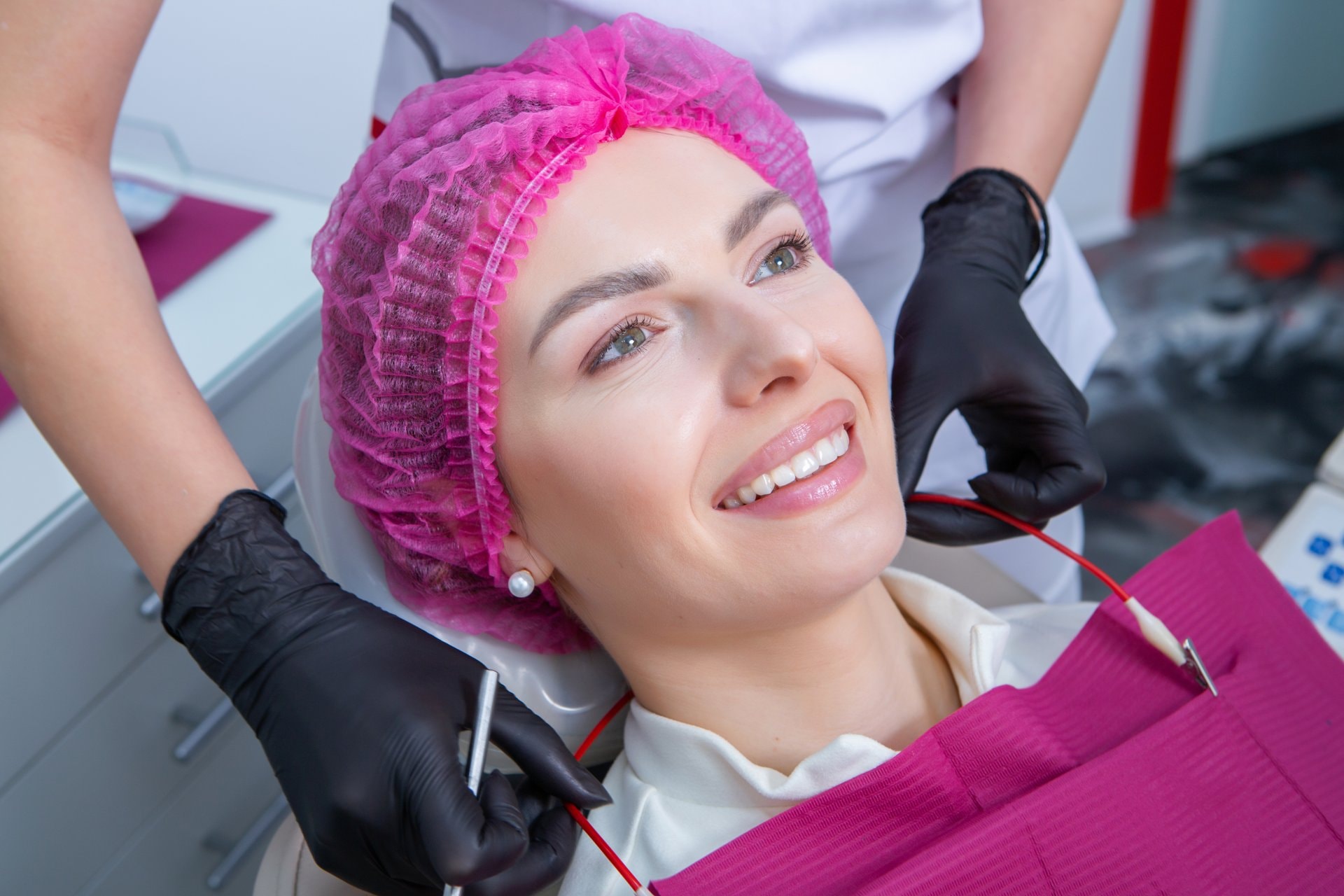 Gingival rekonturiranje: korekcija neravne linije desni