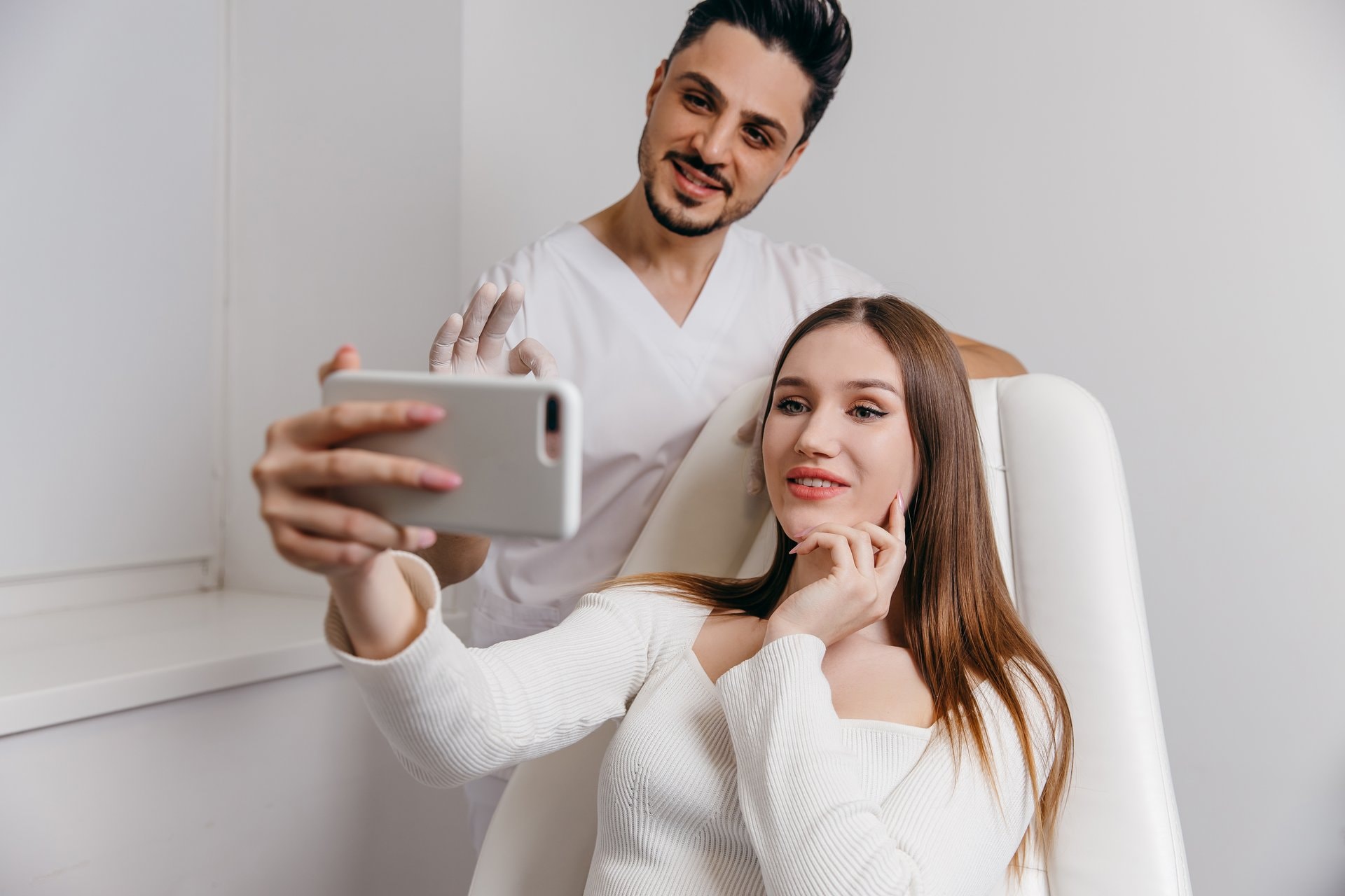 Influenseri za salon: kada se isplate, a kada ne