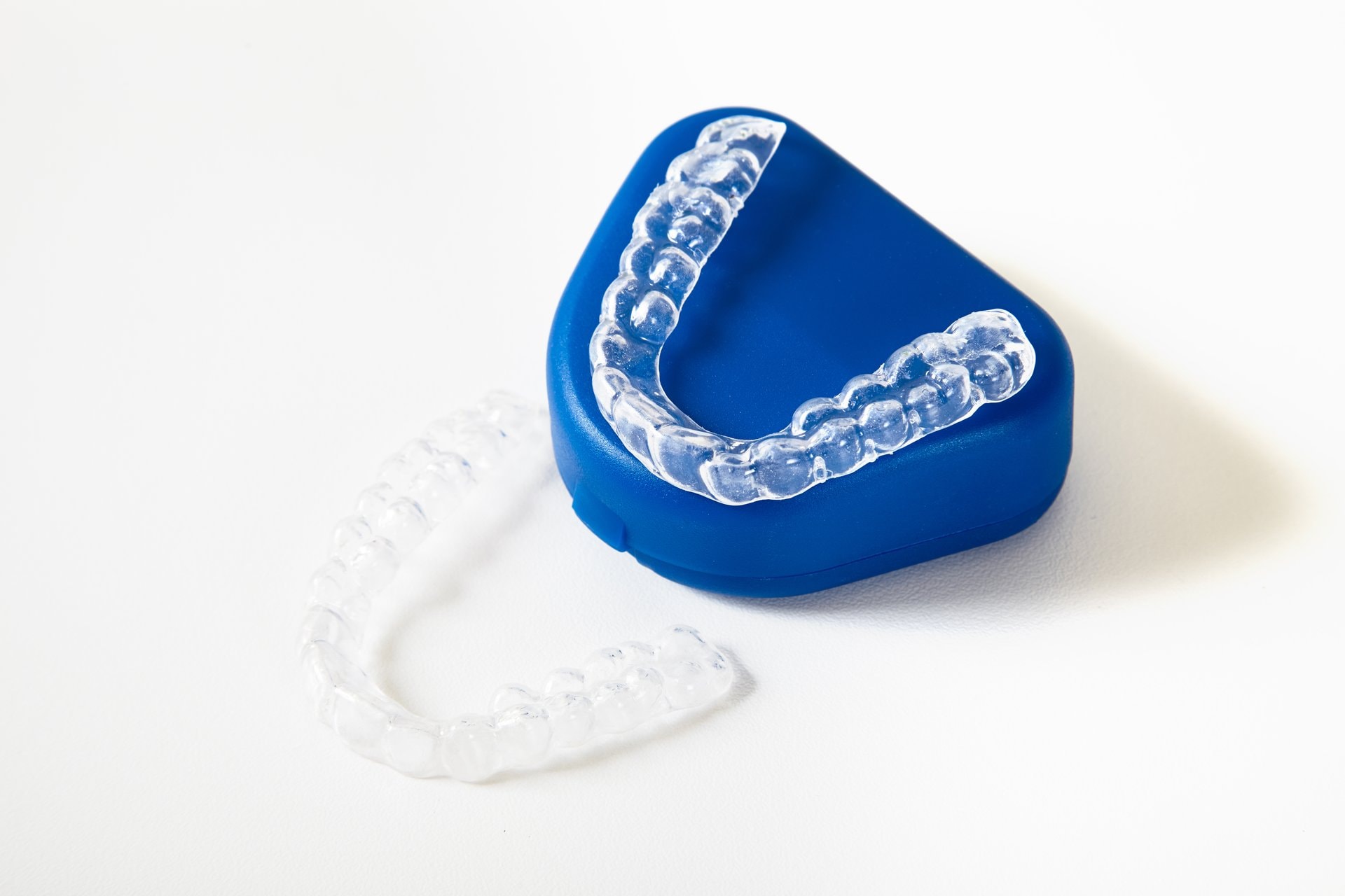 Invisalign i prozirne folije: ispravljanje zuba bez žice