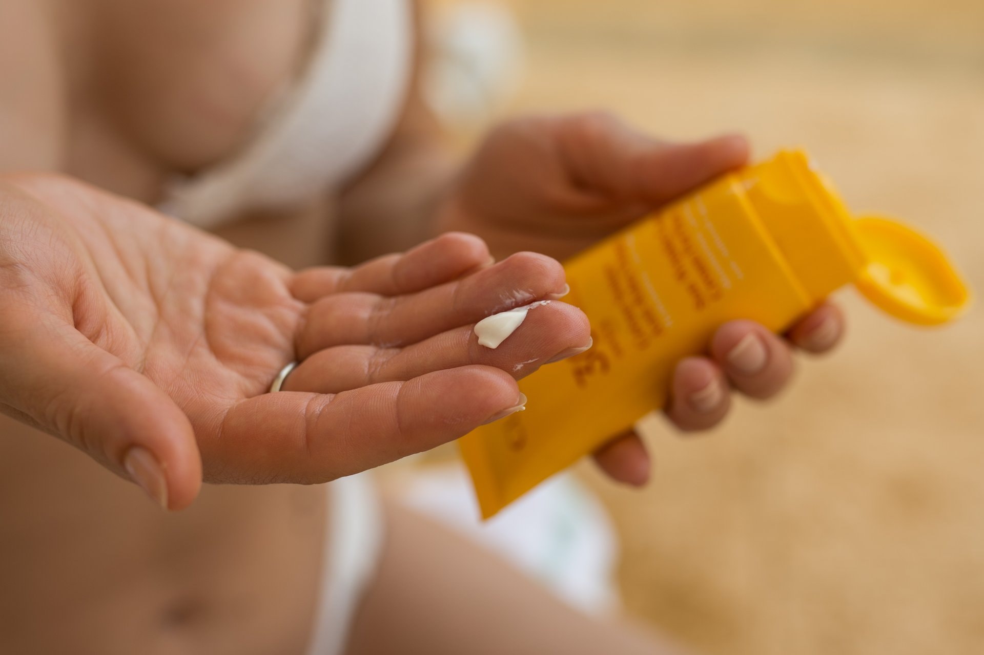 Kako vitamin D ljeti utječe na kožu: sunce, SPF i suplementi