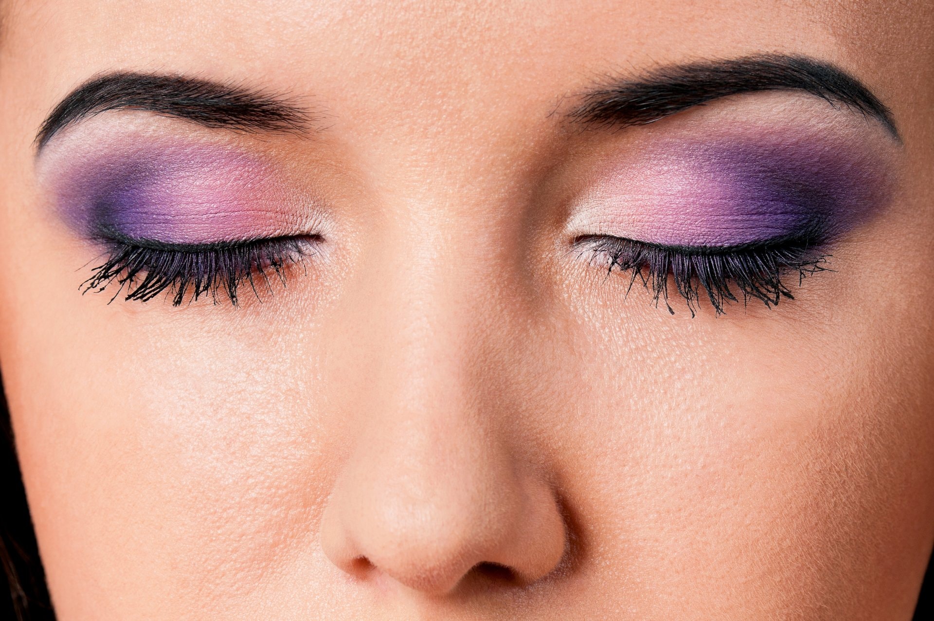 Make-up za zelene oči: 5 paleta sjenila koje ih naglašavaju