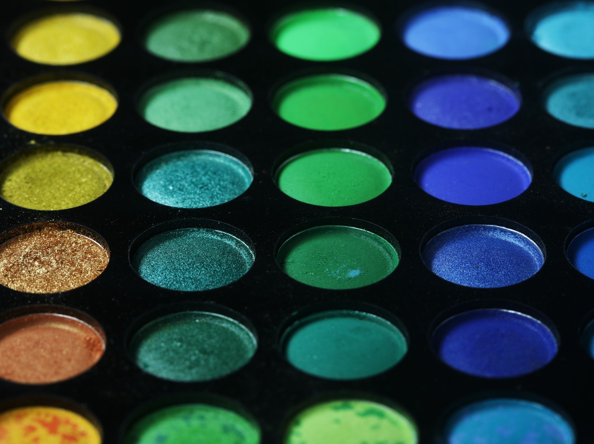 Makeup maksimalizam: kako nositi kobalt plavu i chartreuse