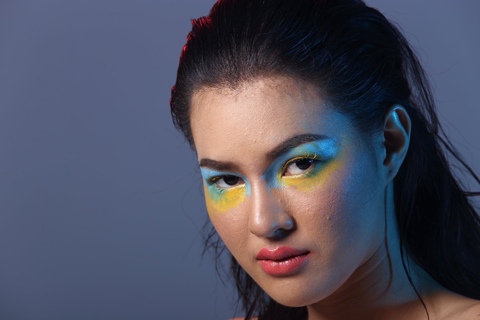 Makeup maksimalizam: kako nositi kobalt plavu i chartreuse