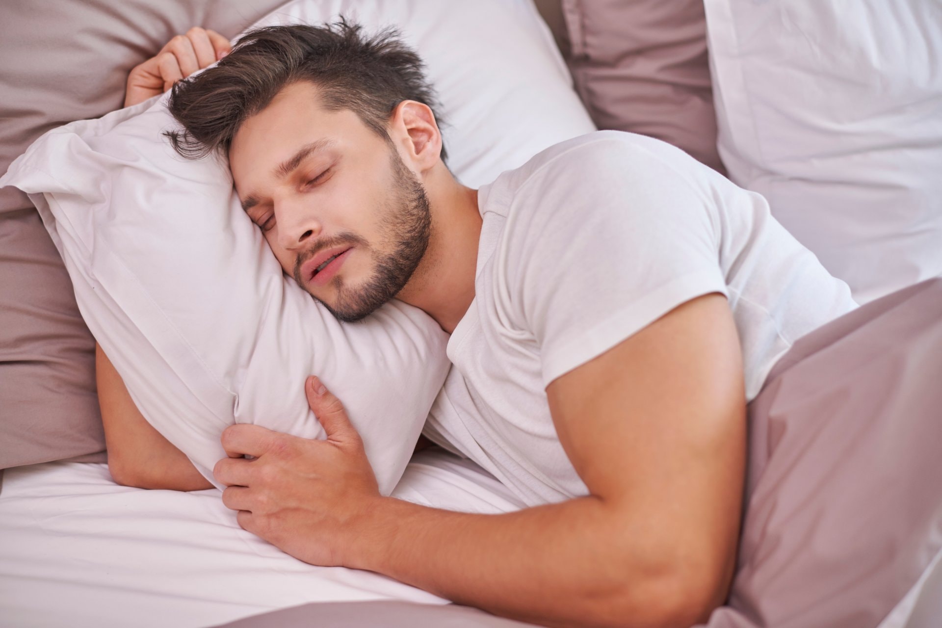 Noćna rutina za muškarce: 5 koraka do bolje kože ujutro