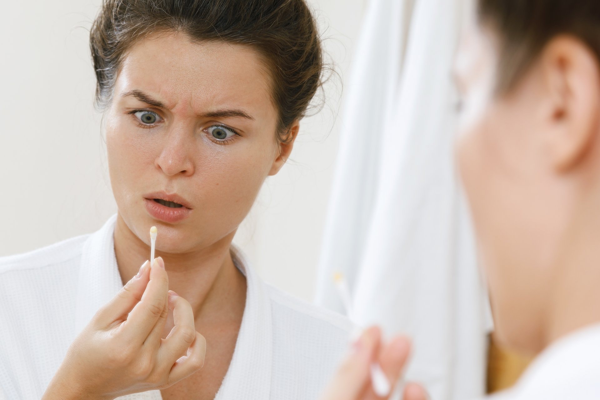 Skinoren i trudnoća, akne i melazma: kada ga dermatolog preporučuje