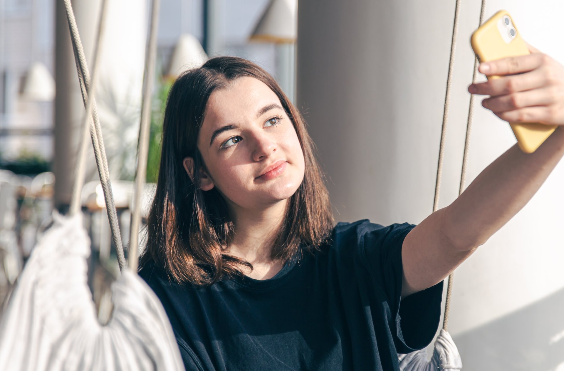 Šminka za selfie: kako izgledati photogenic bez filtera 📸