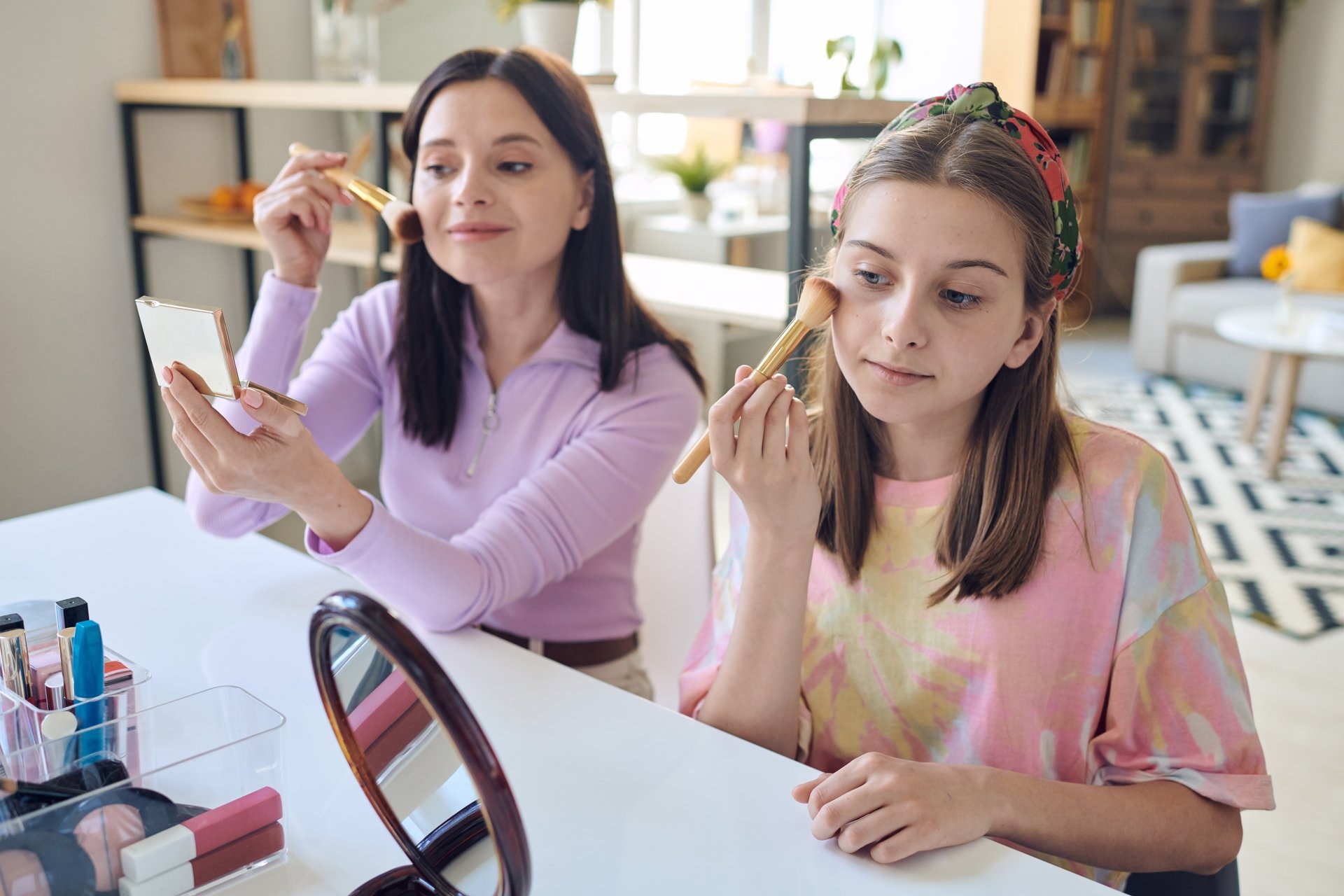 Tinejdžerke i make-up: kako početi bez pretjerivanja