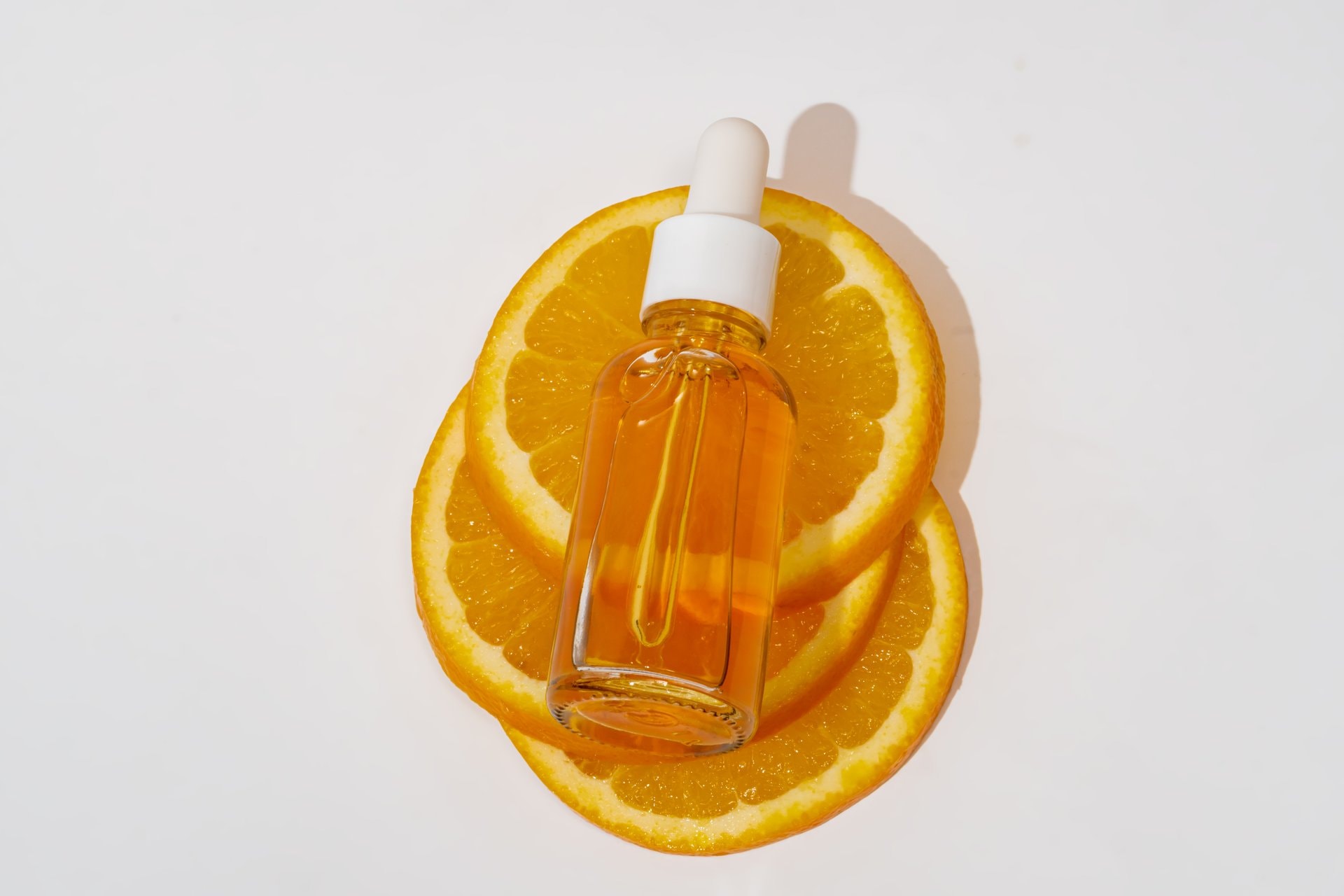 Vitamin C iznutra: koliko vam zaista treba za zdravu kožu?